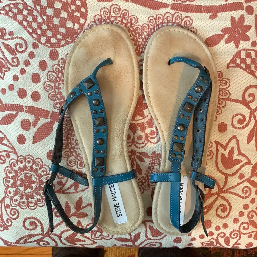 Steve Madden flat sandals